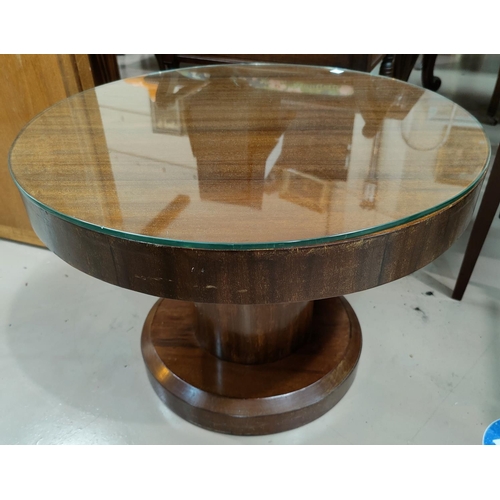 672 - An Art Deco circular pedestal table
61cm diameter