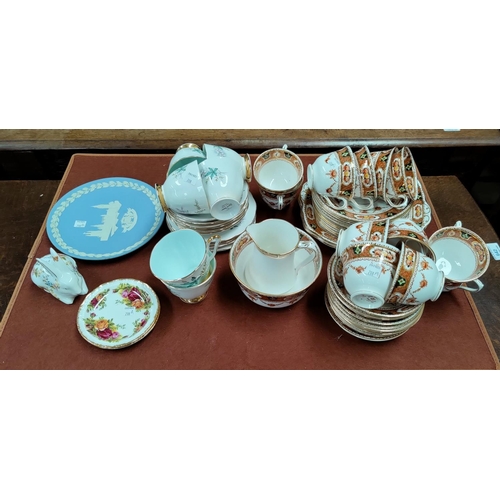 208A - A selection of China including Ainsley, Wedgewood, Old Country Roses and Royal Albert
