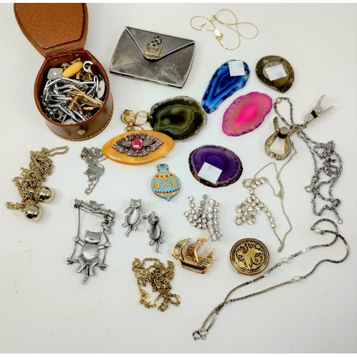 308 - A jewelled evening purse/compact; a selection of costume jewellery; polished fossils