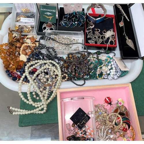 363 - A selection of costume jewellery, some white metal; etc.
