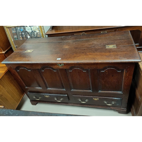 559 - An 18th century country made oak mule chest with hinged top, 4 arched fielded panels to the front an... 