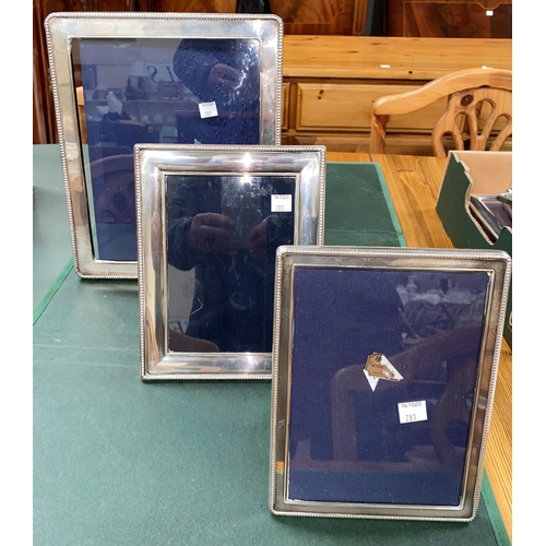 281 - Three modern graduating hallmarked silver beaded edge photograph frames