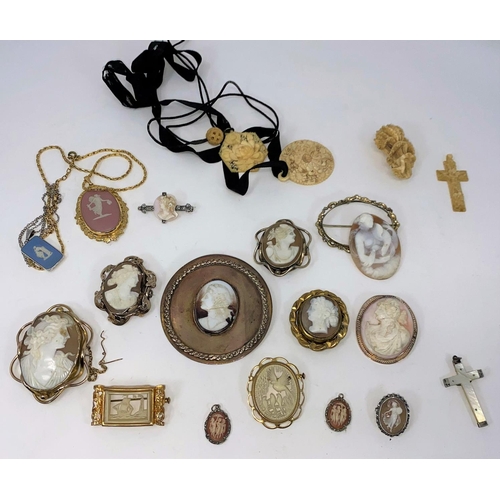 289 - A selection of shell cameo brooches, Wedgwood pendants, other carved brooches etc