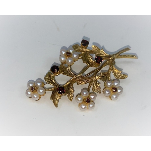 332 - A 9 carat hallmarked gold brooch, floral spray with 4 flowerheads set seed pearls and garnets, the l... 