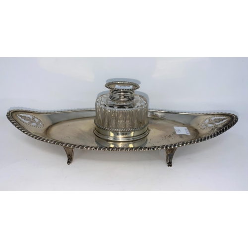 351 - A hallmarked silver inkstand of oval gadrooned form with glass inkwell, London 1922, 5.5 oz