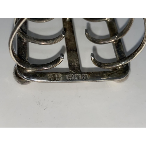 409 - A hallmarked silver 4 space toast rack on bun feet; Art Nouveau style. London 1904 (1.5oz)