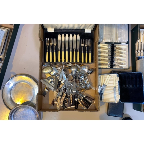 378 - A selection of silver plated/stainless steel cutlery, boxed and loose