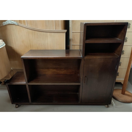 612 - A 1930's Oak bookcase and cabinet