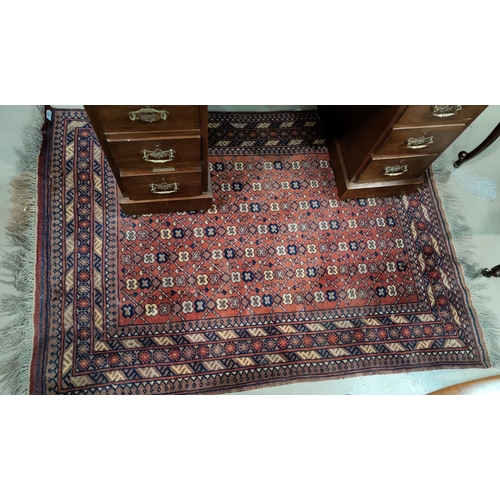 512 - A modern hand knotted Persian rug with rust ground, length 150 cm