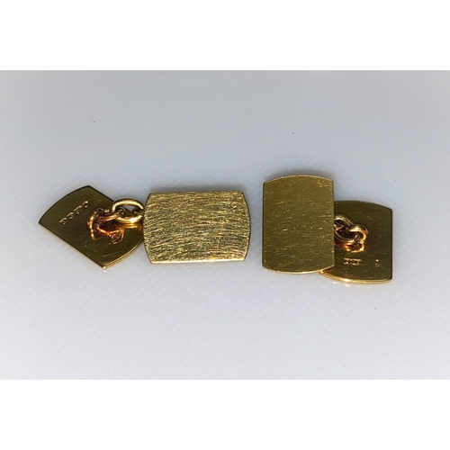 292 - A pair of 18 carat gold cufflinks, plain and rounded rectangular, 8gm