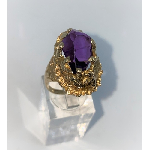 370 - A large yellow metal naturalistic form ring set with large irregular shape amethyst, stamped 9ct, si... 