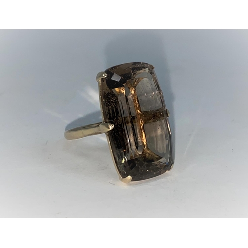 377 - A yellow metal dress ring sat with large rectangular smoky quartz stone, unmarked but tests as 9ct, ... 
