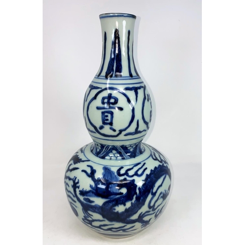 297 - A Chinese blue and white double gourd vase with dragon decoration, height 31cm
