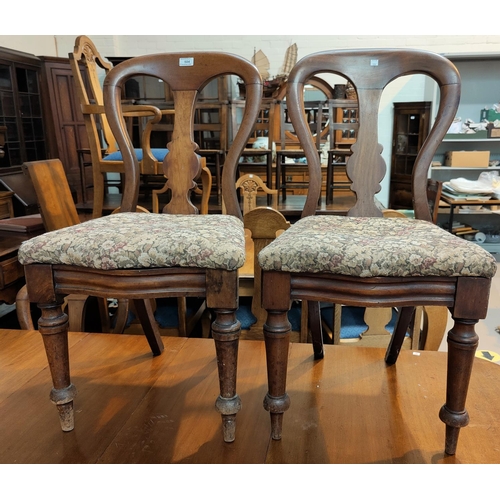 504 - A Victorian set of 4 mahogany dining chairs with balloon backs
