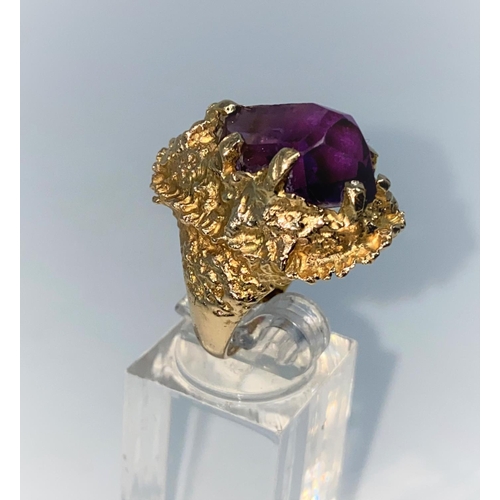 370 - A large yellow metal naturalistic form ring set with large irregular shape amethyst, stamped 9ct, si... 
