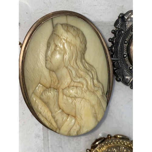 340a - An oval Victorian brooch set with an antique carved ivory half length portrait of a woman at prayer ... 