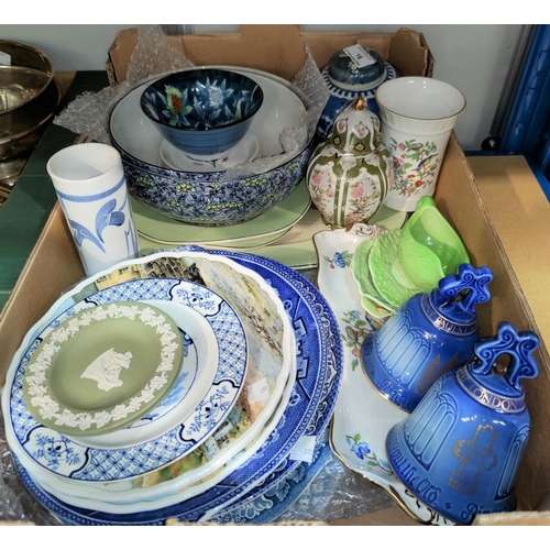 16 - A selection of collectors decorative plates; bowls; Wade Whimsies; other china and glassware; boxed ... 