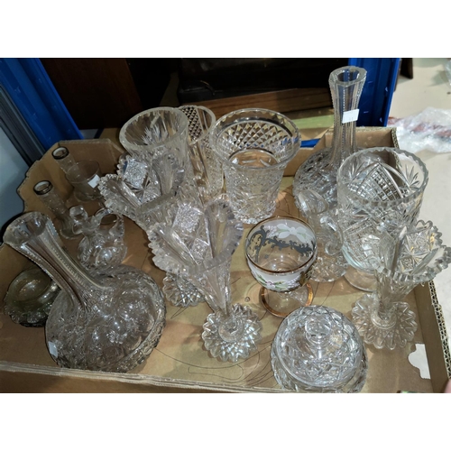 31 - A selection of 19th century and later glassware
