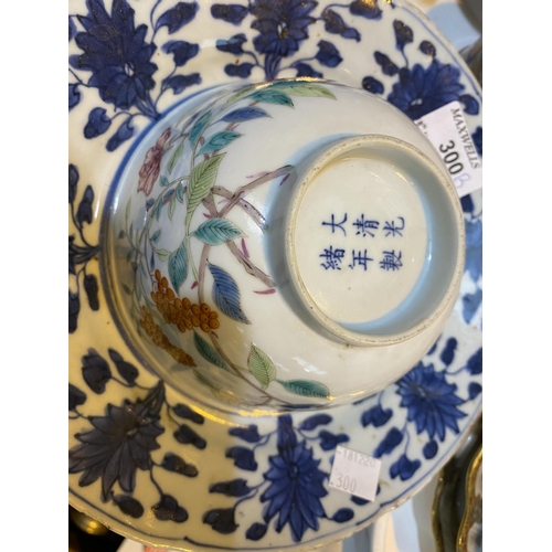 300B - An 18th/19th century Chinese blue & white plate, diameter 21 cm; a famille rose rice bowl with 6 cha... 