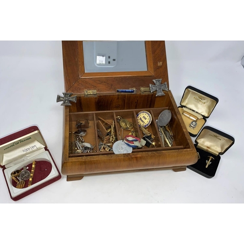 318 - A jewellery box with a selection of gent's jewellery: tiepins; cufflinks; etc.