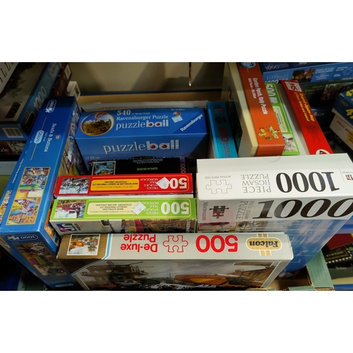 37 - A large quantity of jigsaw puzzles