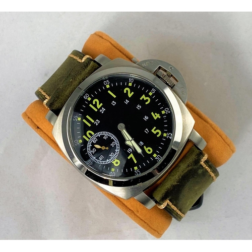 370 - A gents modern field style wristwatch with leather strap and exposed movement