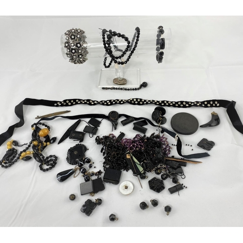 376 - A selection of costume jewellery - jet and French jet beads, buttons etc
