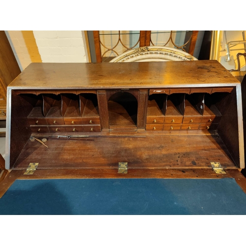 562 - A Georgian mahogany fall front bureau with fitted interior and 4 long graduating drawers, on bracket... 