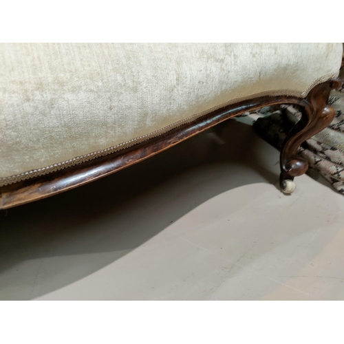 684 - A Victorian carved walnut chaise longue with spoon and pierced scroll back, upholstered in cream dra... 