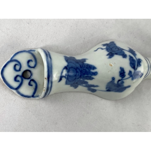 156 - A Chinese blue and white wall pocket / hook with floral decoration, imprinted 4 character seal mark ... 