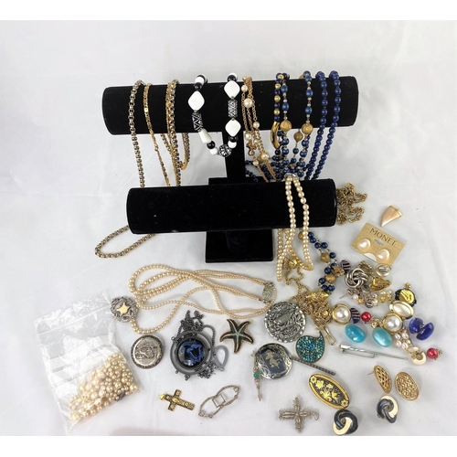 332 - A selection of costume jewellery