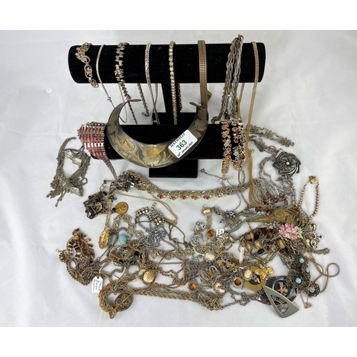 363 - A selection of costume jewellery, mainly necklaces