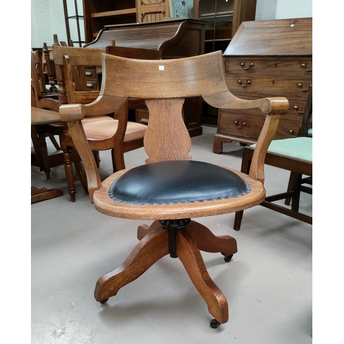 569 - An early 20th century oak office swivel armchair