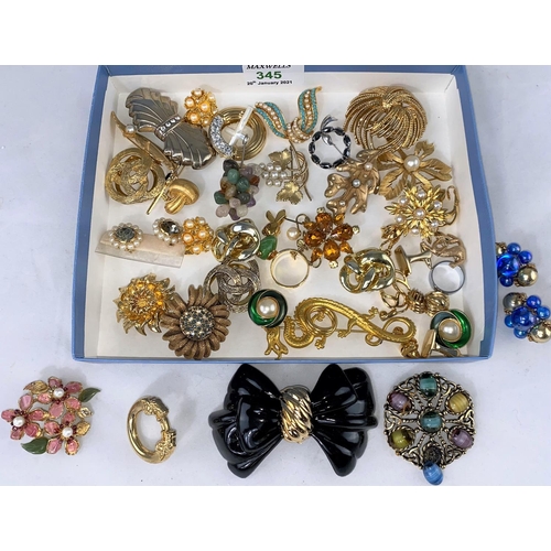 345 - A selection of gilt and other jewellery, brooches; earrings; etc.