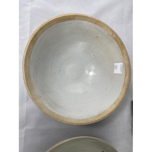 181 - A Chinese glazed bowl with stepped rim and a similar Chinese bowl, diameters 15cm and 17cm; a Chines... 
