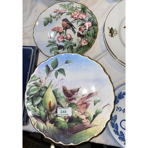 248 - A pair of Spode plates decorated with birds; 6 fish plates; other decorative plates