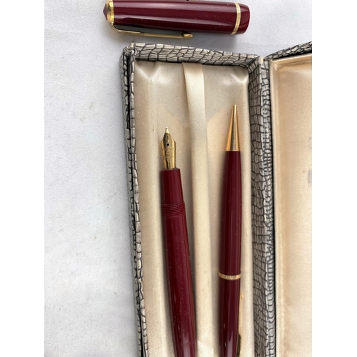316A - A Parker fountain pen/propelling pencil set, boxed; a Prescot pocket watch, keyless and open faced; ... 