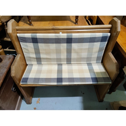 669 - A pitch pine small pew, length 99 cm