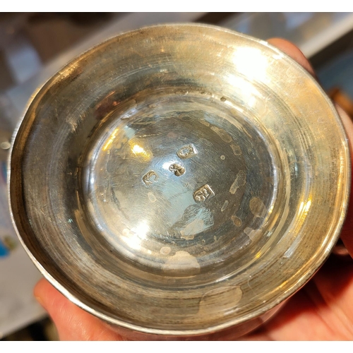 352 - A William IV hallmarked silver 1 pint mug on circular foot, London 1836, 12 oz