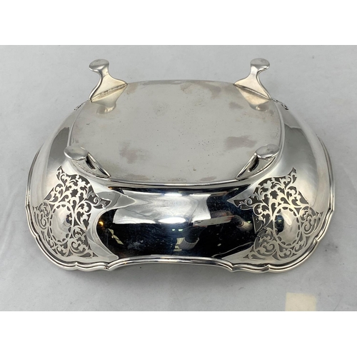 279 - A silver bread dish with pierced decoration, carried on four paw feet, 12.4oz maker HA Sheffield, 19... 