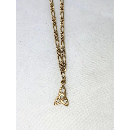 316 - A 9 carat hallmarked gold necklace formed from alternating long and triple links, with pendant, 10.8... 