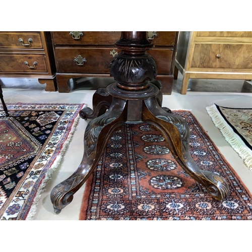 537 - A Victorian inlaid walnut looe table with oval top, on turned carved column and 4 splay feet