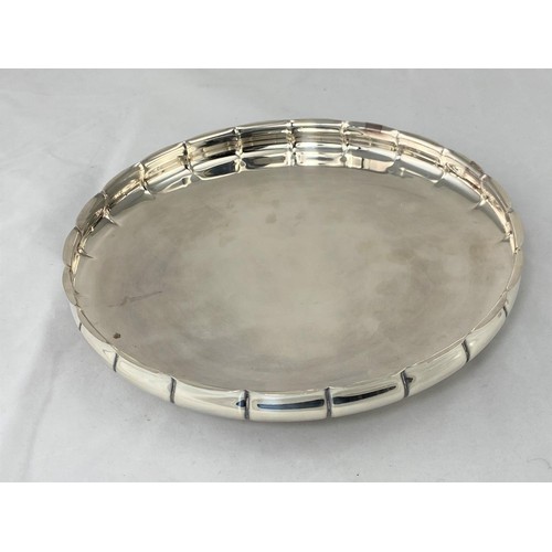 253 - A David Anderson silver shallow dish with pie crust edge and 3 feet, marked D A S830 to the base, 14... 