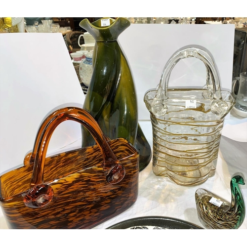 194 - A mid 20th century plate, two Murano glass style handbags and two other pieces