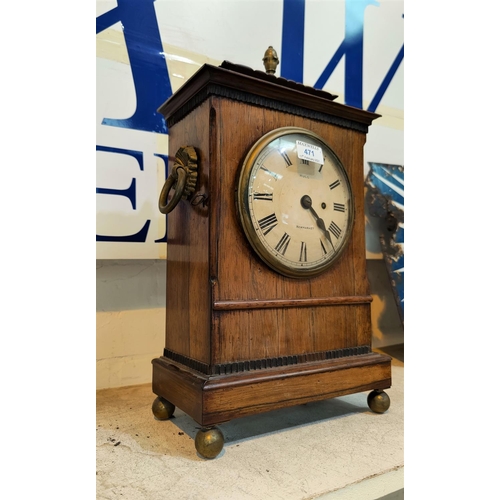 471 - A late Georgian bracket clock in rosewood case with brass finial, ring handles and ball feet, circul... 