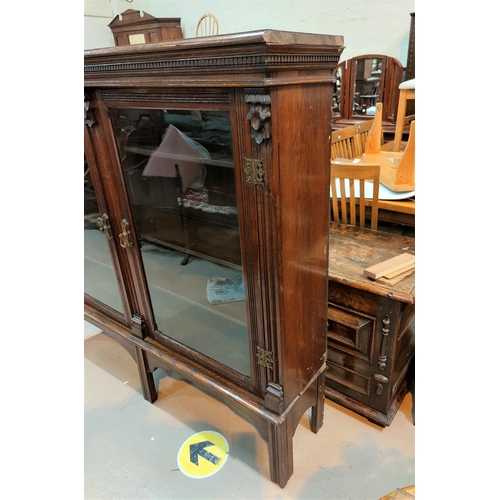 531 - An Edwardian 2 door display cabinet