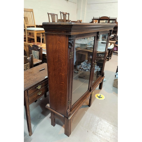 531 - An Edwardian 2 door display cabinet