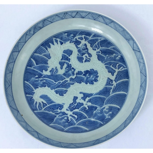 142A - A Chinese blue and white dish decorated with dragon on central panel diameter 27cm