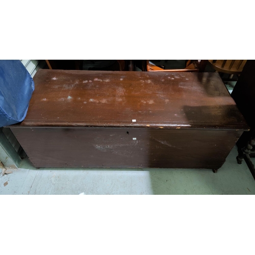 586 - A Victorian stained pine blanket box