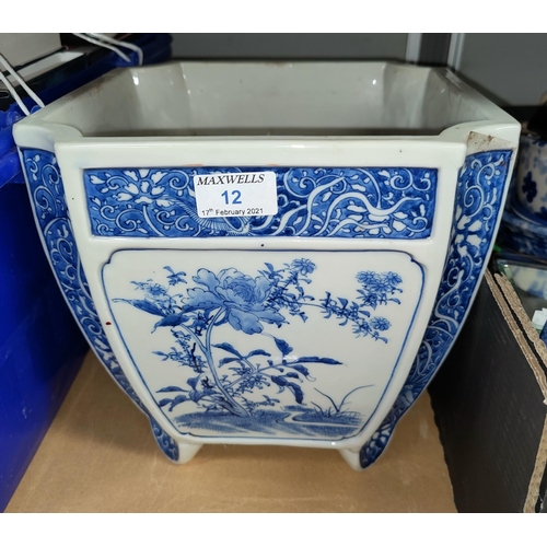 12 - A selection of decorative china; etc.; A 20th century oriental blue & white square jardinière; etc.